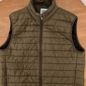 ZARA Light Puffer Vest Men or Women’s Size L